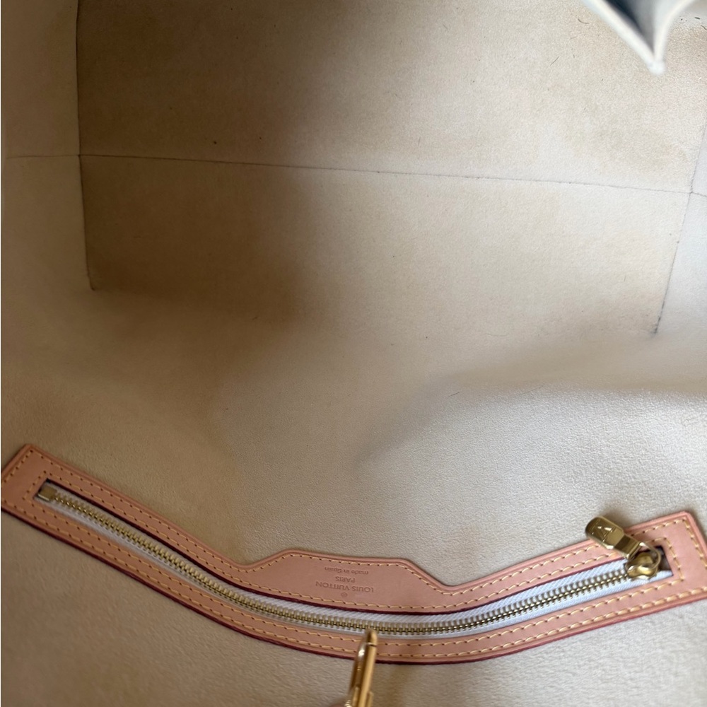 Louis Vuitton Hampstead MM - Picture 8 of 12